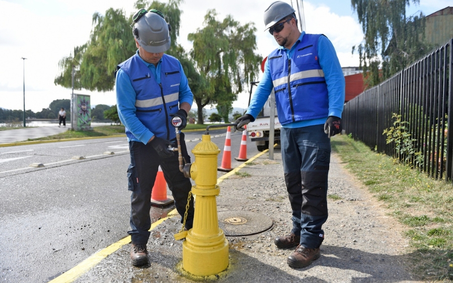 Aguas Décima deja a punto red de grifos para la Noche Valdiviana